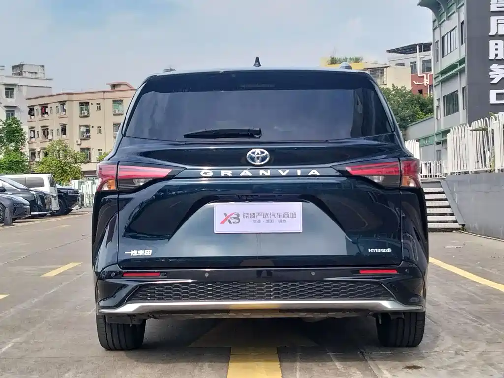 Toyota Granvia 2022 2.5L Flagship