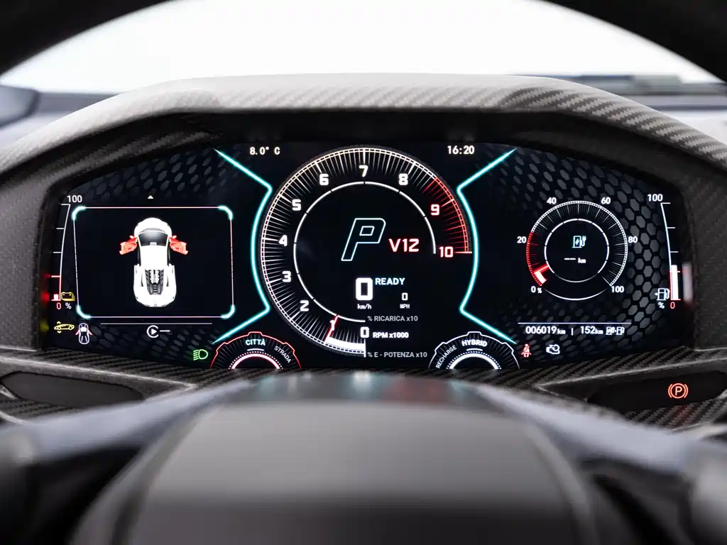 LAMBORGHINI REVUELTO