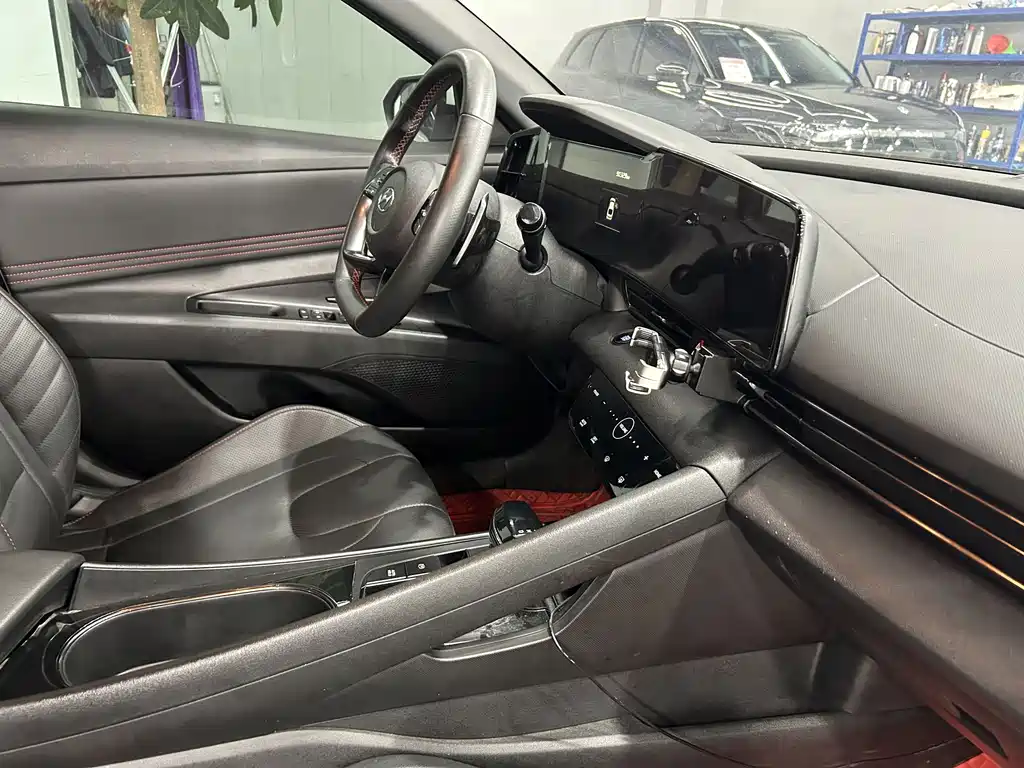 Hyundai Elantra — миниатюра 13