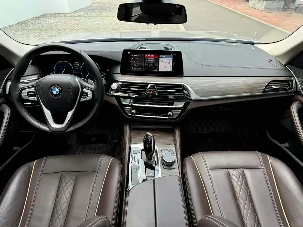 BMW 5 Series — миниатюра 4
