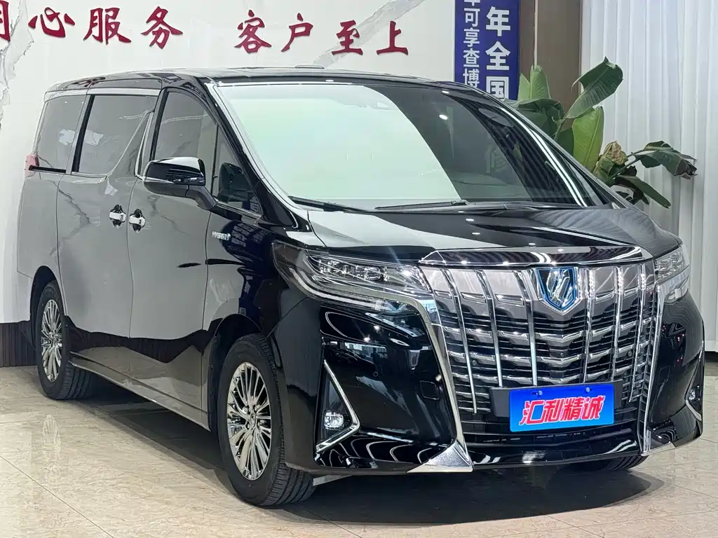 Toyota Alphard — миниатюра 3