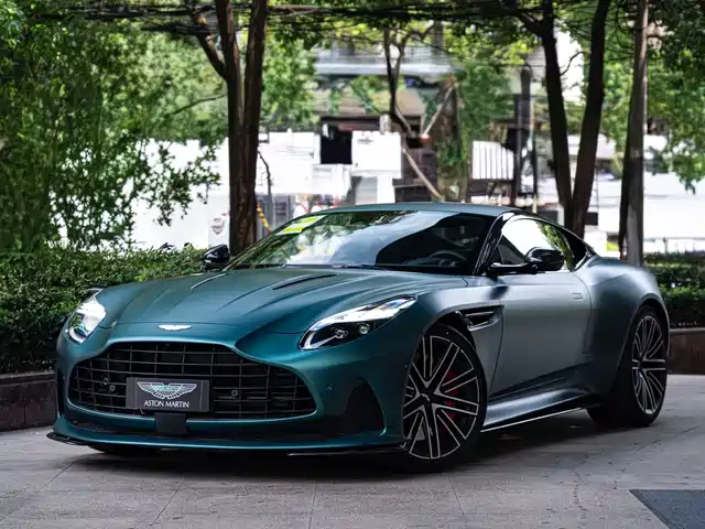 Aston Martin DB12