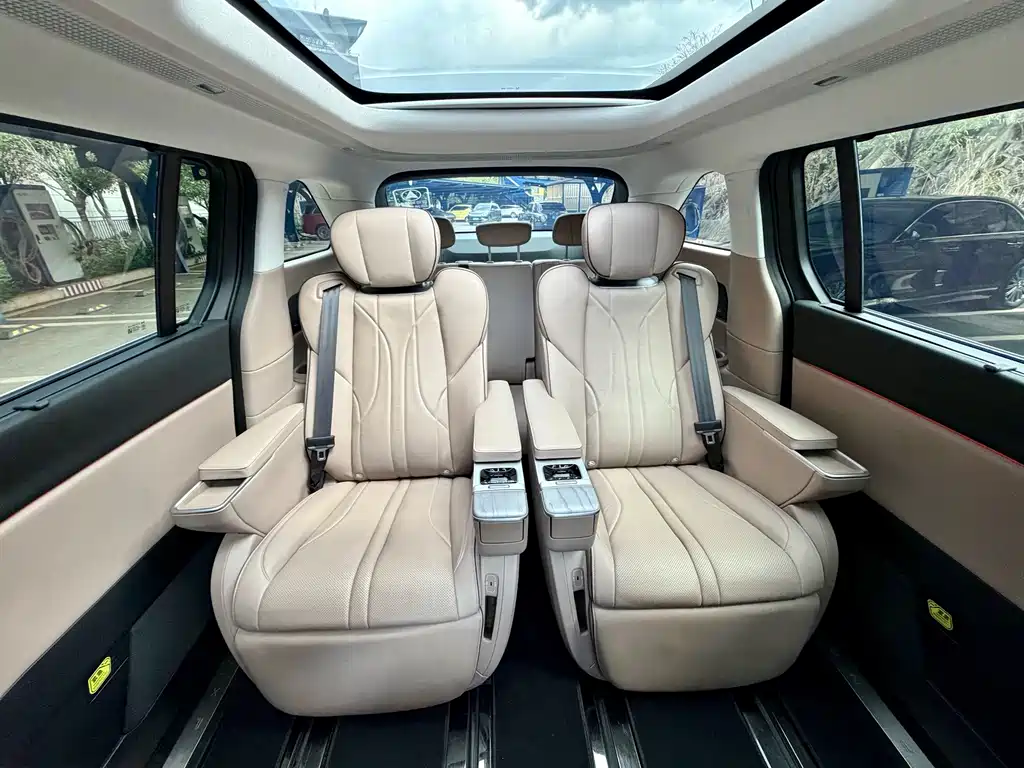 XPeng X9 — миниатюра 15