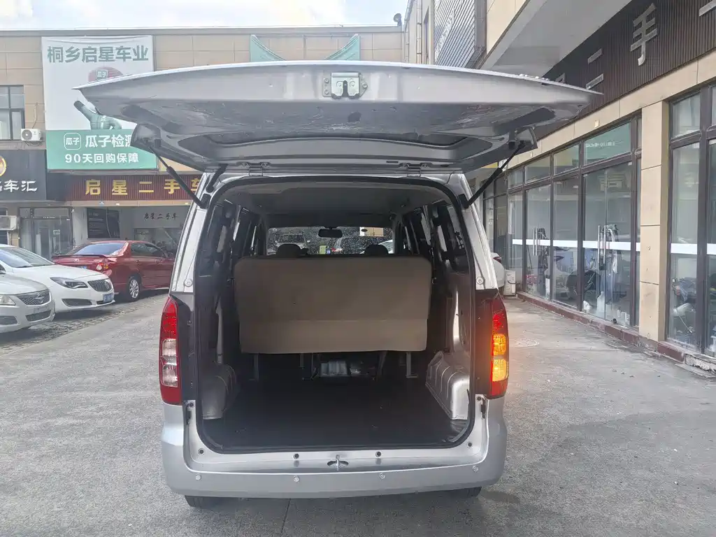 Wuling Hongguang V — миниатюра 4