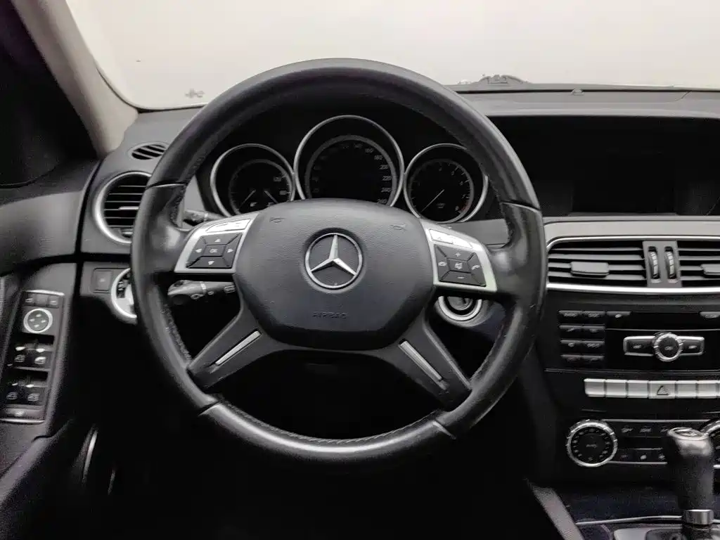 Mercedes-Benz C-Class — миниатюра 11