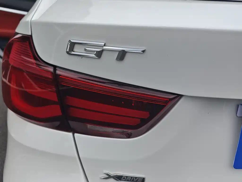 BMW 3 Series GT 3 GT 2019 330i xDrive M Sport
