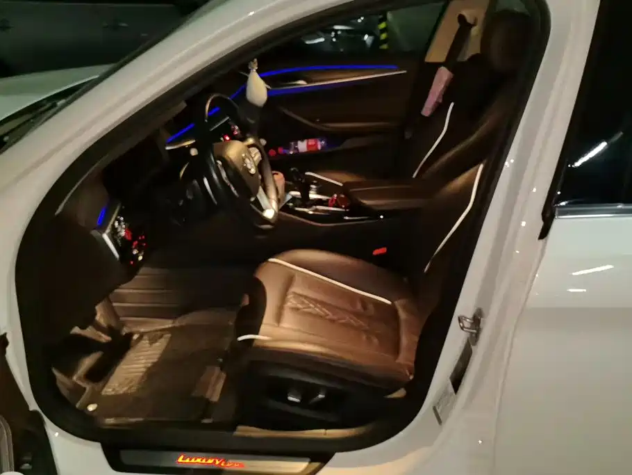 BMW 5 Series — миниатюра 9
