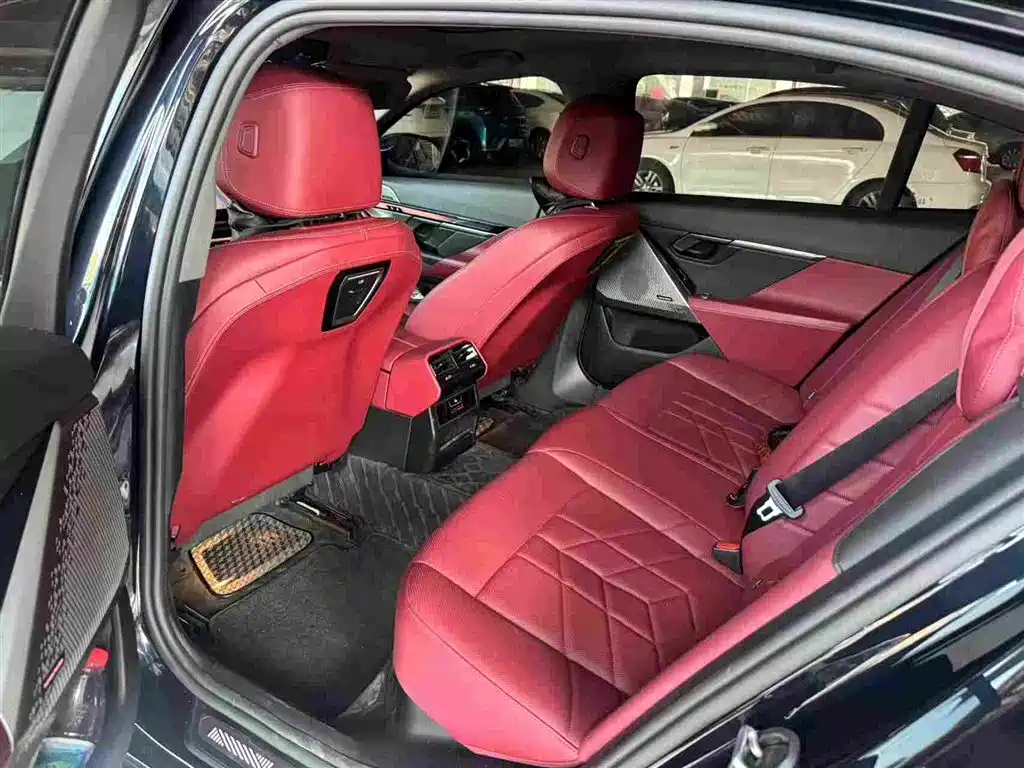 BMW 5 Series — миниатюра 4