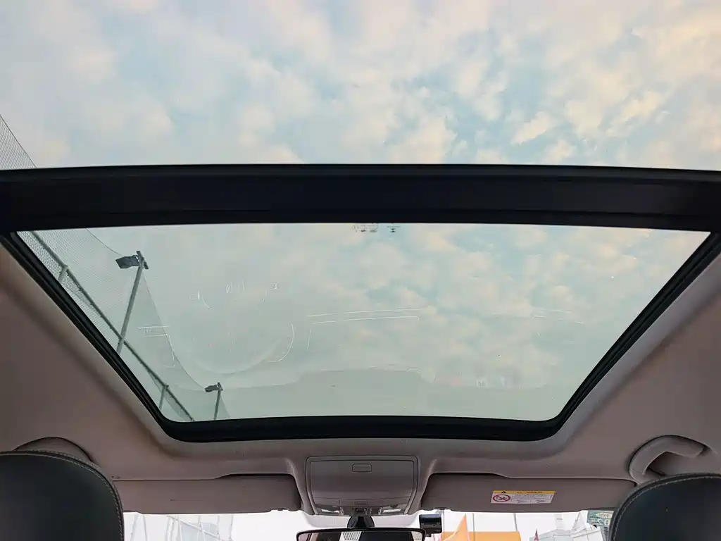 Volkswagen Tiguan L — миниатюра 17