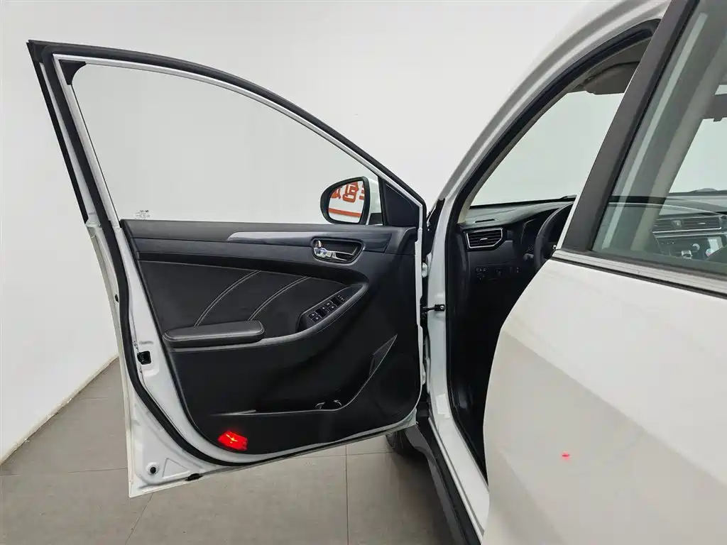 Dongfeng 580 2016 1.5T CVT Luxury