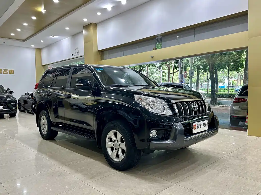 Toyota Land Cruiser Prado 2010 2.7L AT Standard