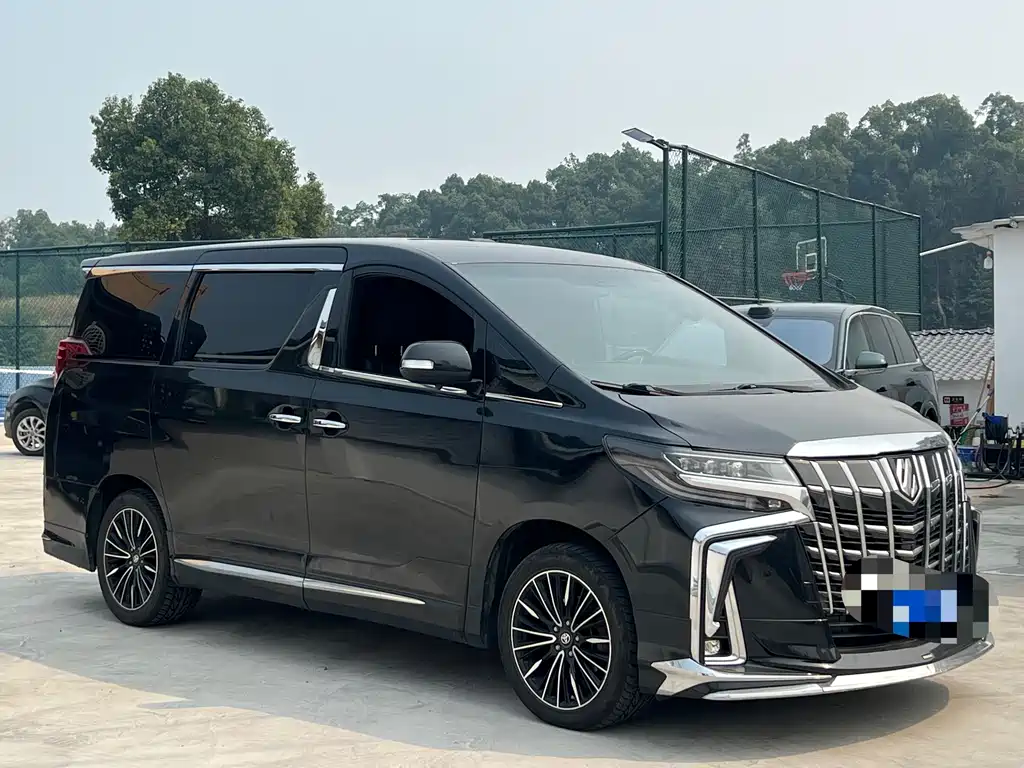Toyota Alphard — миниатюра 3