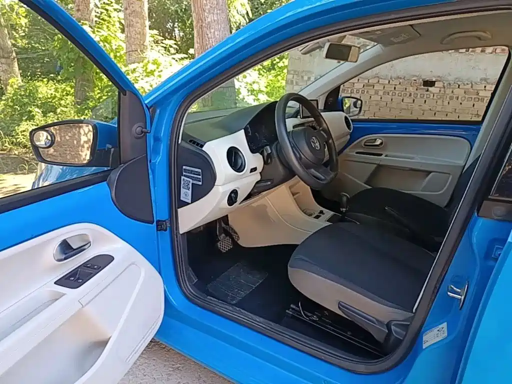 Volkswagen up! — миниатюра 16