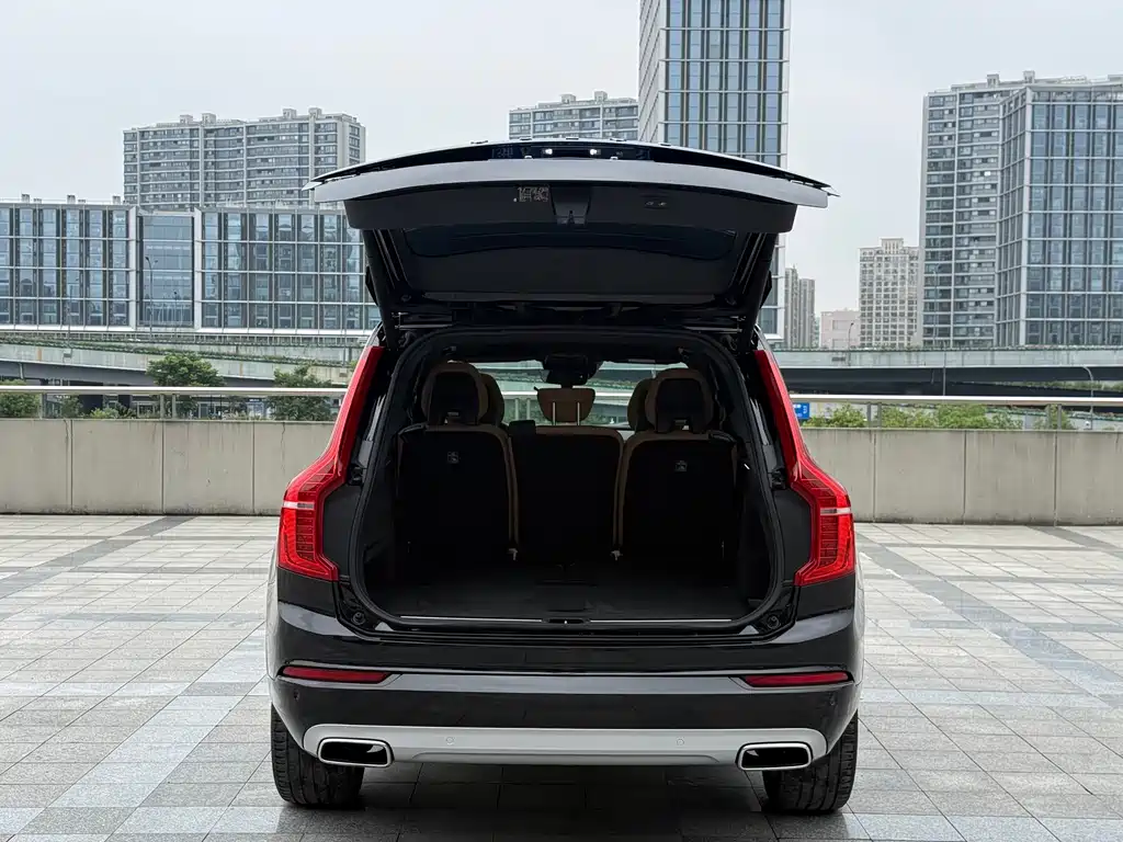 Volvo XC90 2018 T6 7 мест