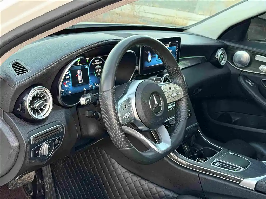 Mercedes-Benz C-Class — миниатюра 11