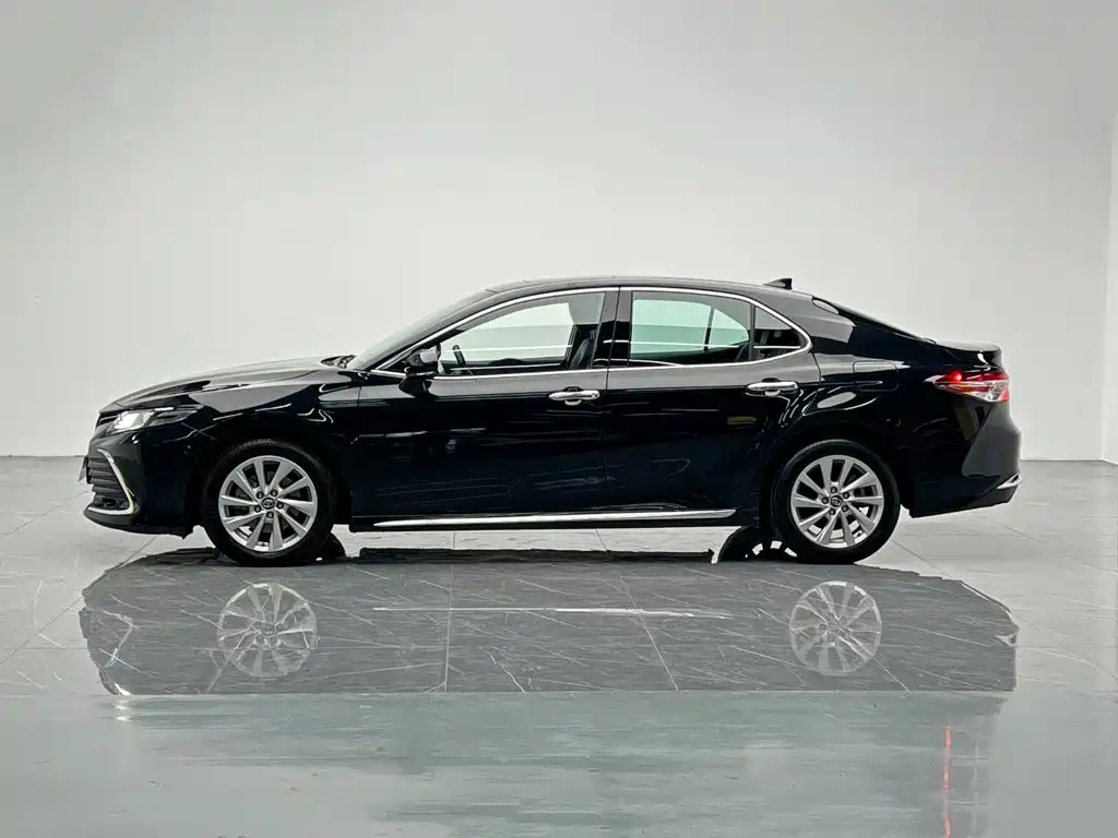 Toyota Camry — миниатюра 3