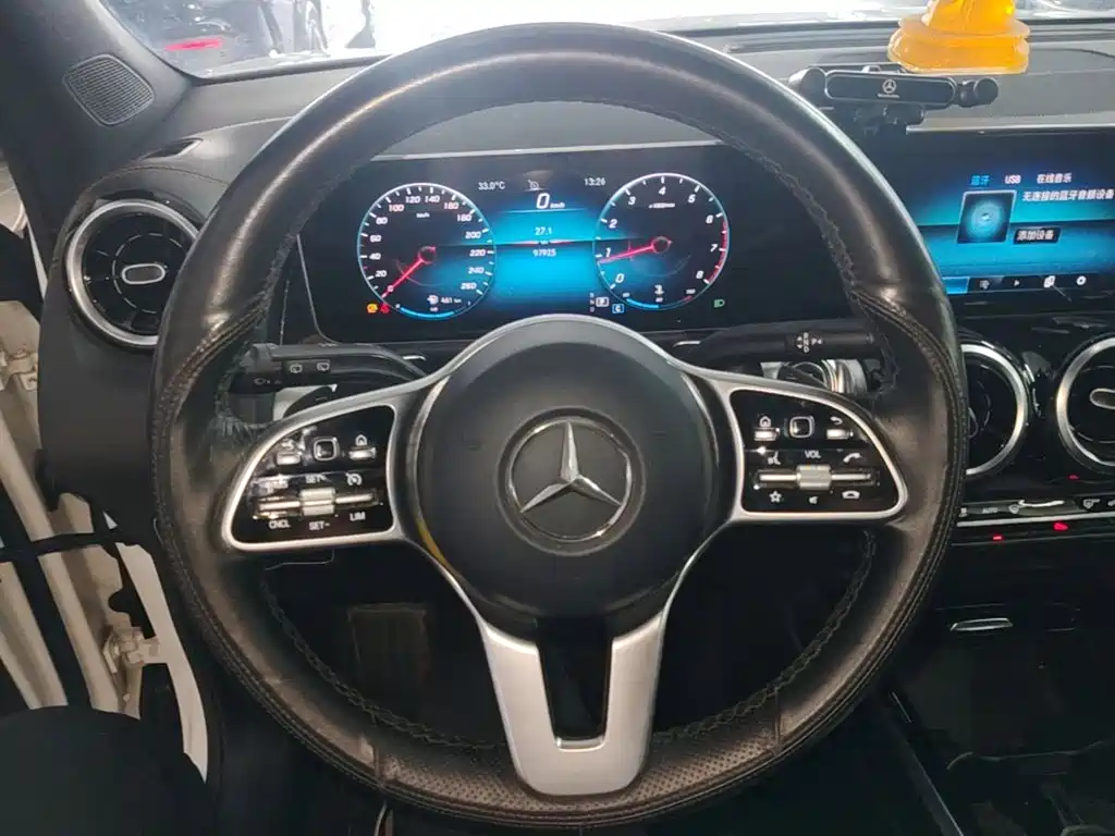Mercedes-Benz GLB — миниатюра 11