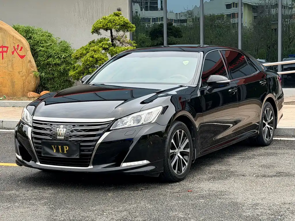 Toyota Crown 2018