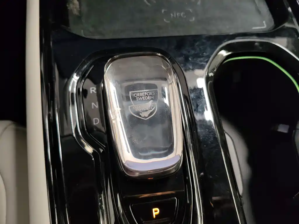 Volvo EM90 — миниатюра 7
