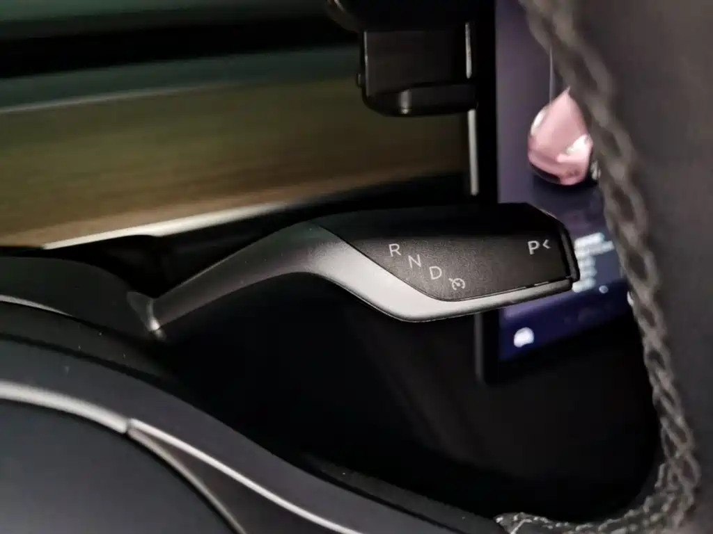 Tesla Model Y — миниатюра 14