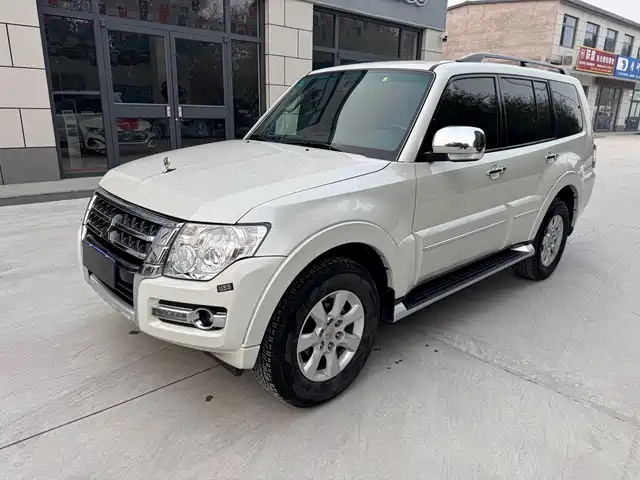 MITSUBISHI PAJERO 2020