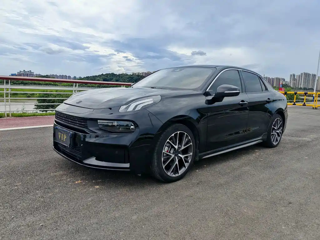 Lynk & Co 03