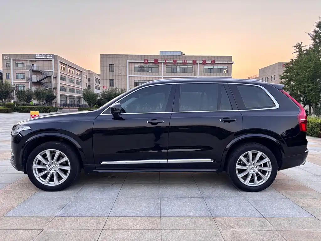 Volvo XC90 — миниатюра 8