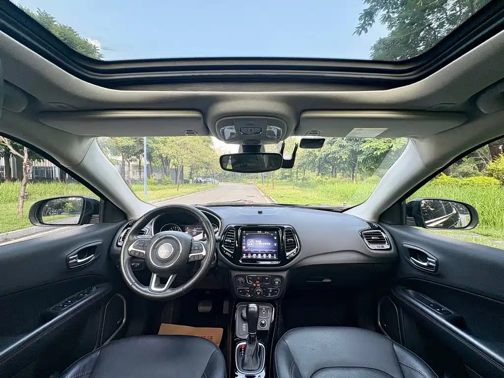 Jeep Compass — миниатюра 10