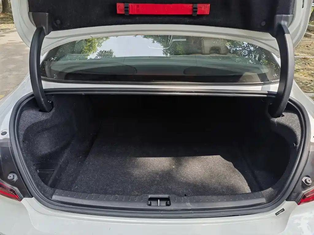 Volvo S60 PHEV — миниатюра 12
