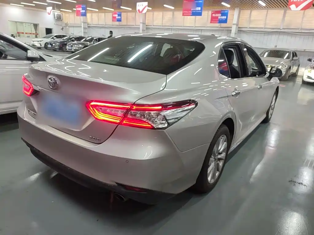Toyota Camry — миниатюра 7