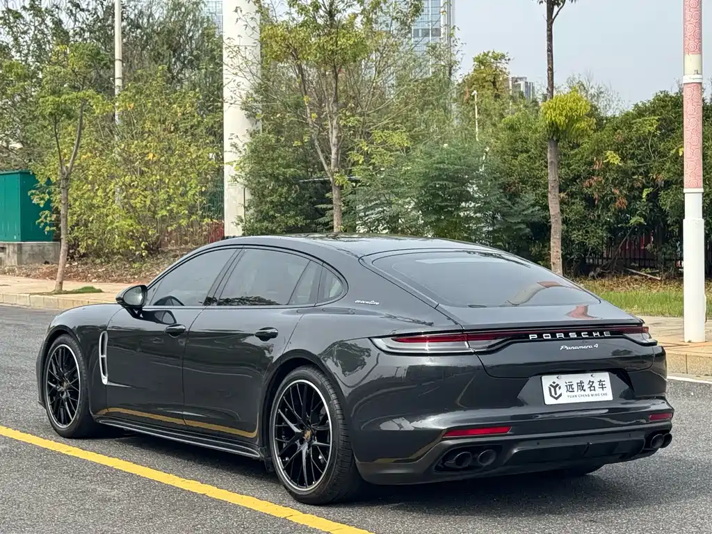 PORSCHE PANAMERA