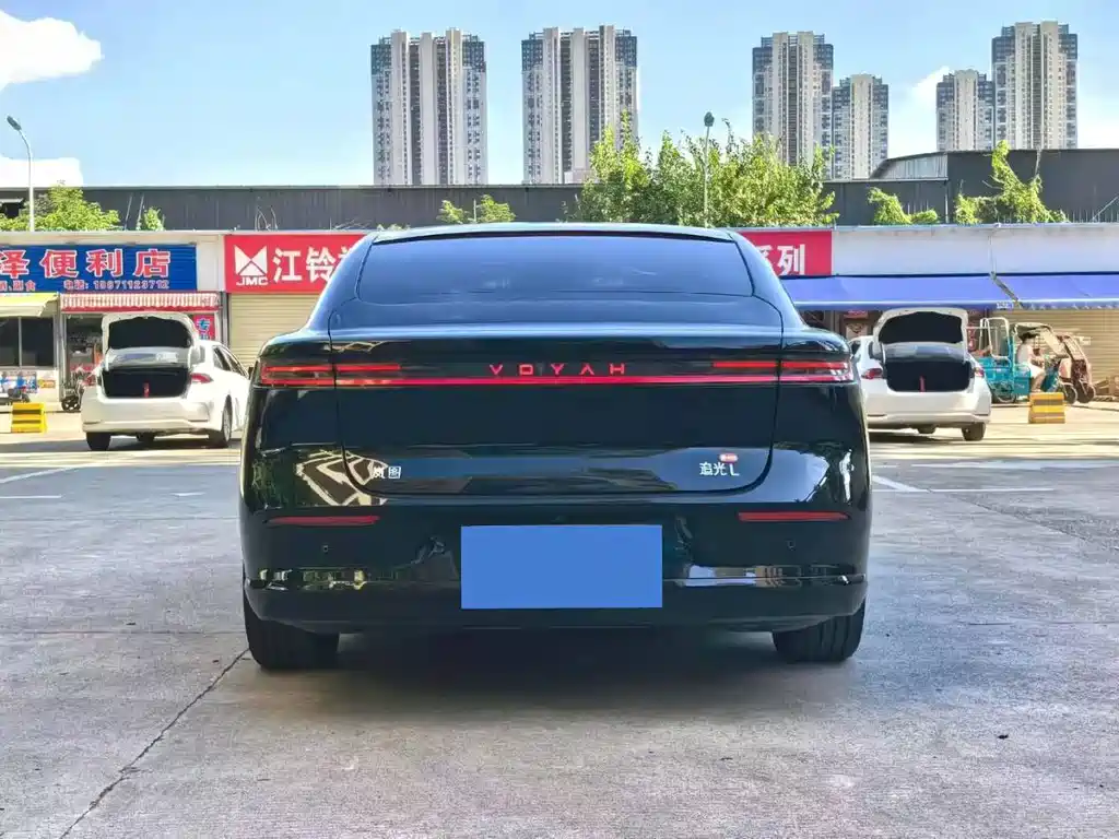 VOYAH 岚图追光 L — миниатюра 8