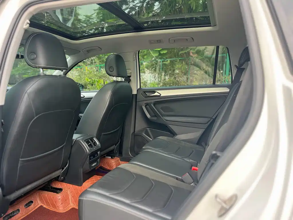 Volkswagen Tiguan L PHEV — миниатюра 6