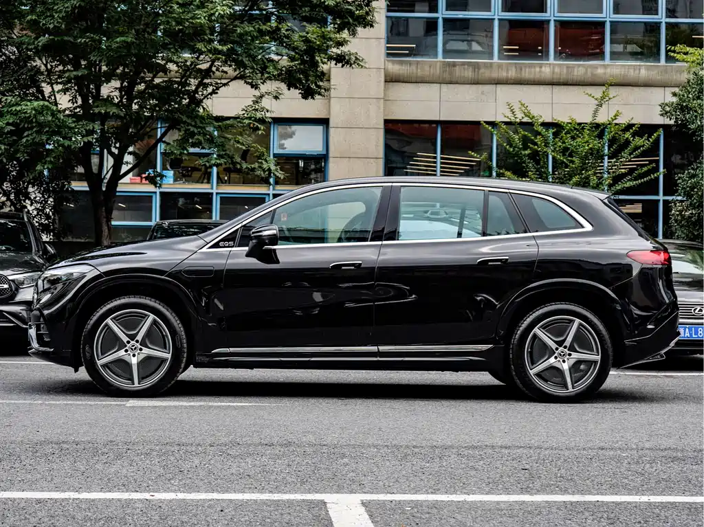 Mercedes-Benz EQS SUV — миниатюра 3