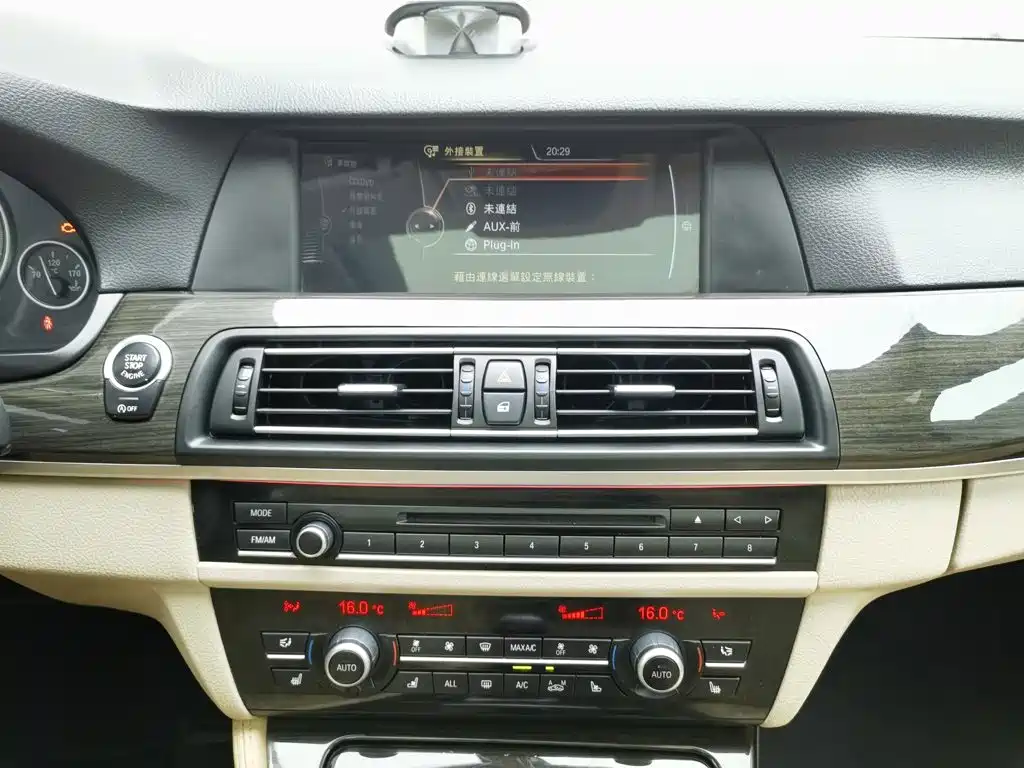 BMW 5 Series — миниатюра 12