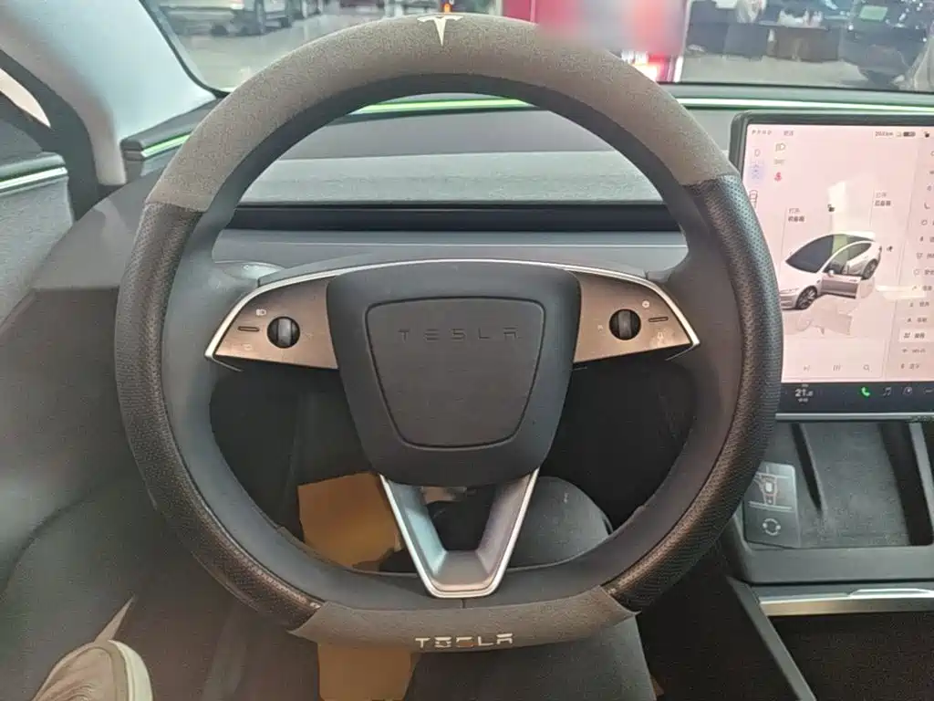 Tesla Model 3 — миниатюра 11