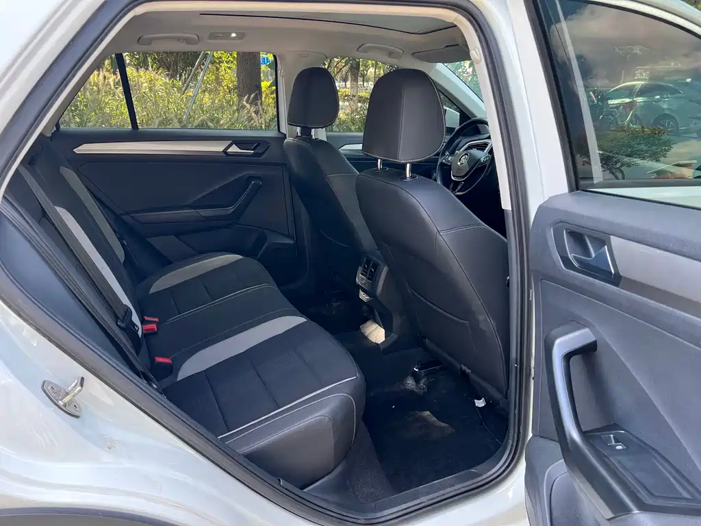 Volkswagen T-Roc — миниатюра 15