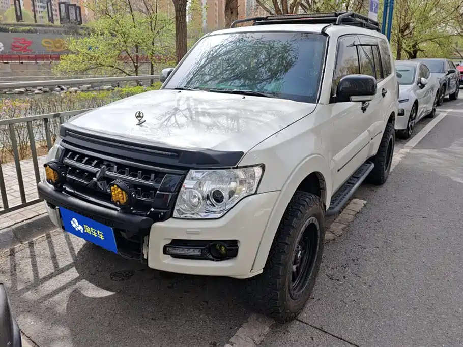 Mitsubishi Pajero (Import) 2020