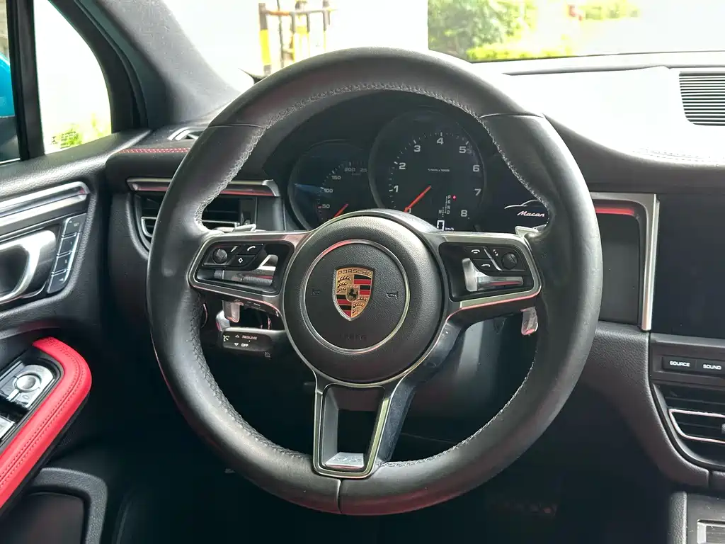 Porsche Macan — миниатюра 14
