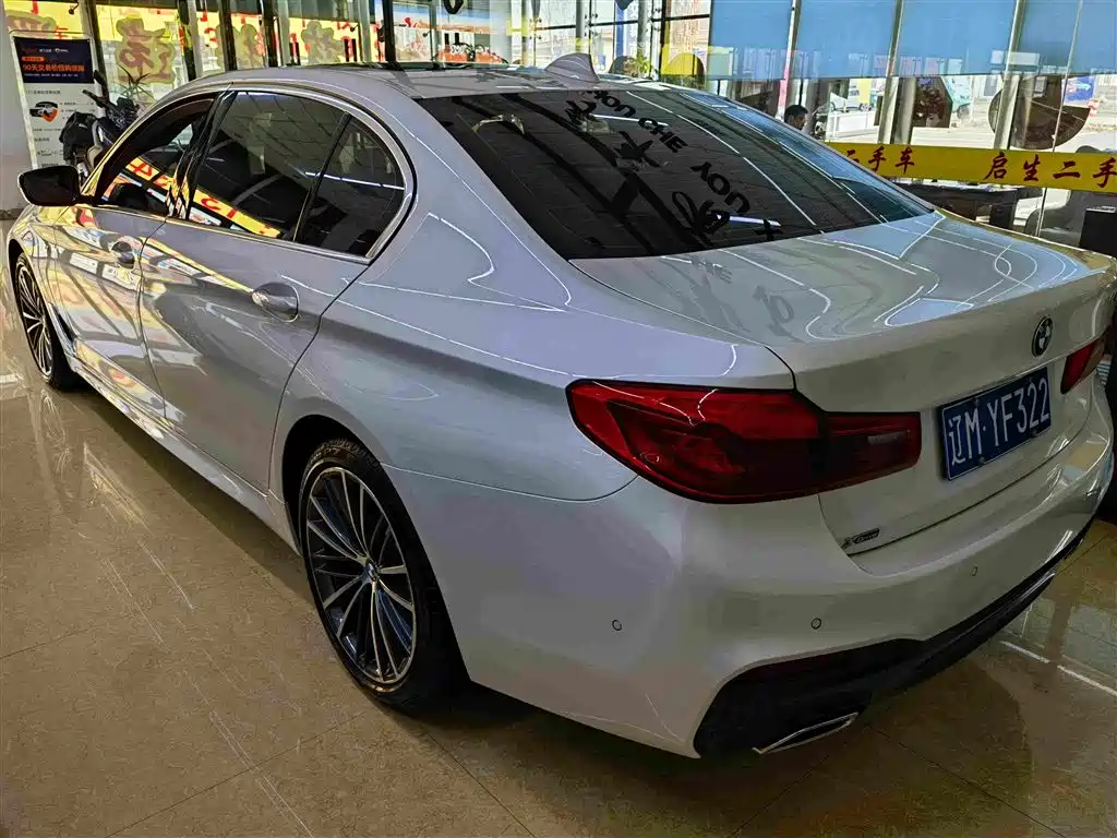 BMW 5 Series — миниатюра 4