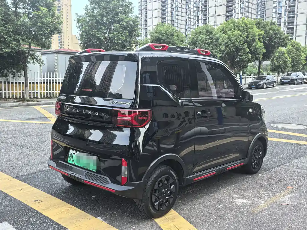 Wuling MINIEV — миниатюра 4