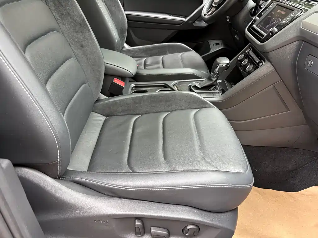 Volkswagen Tiguan L L 2018 380TSI AT Luxury