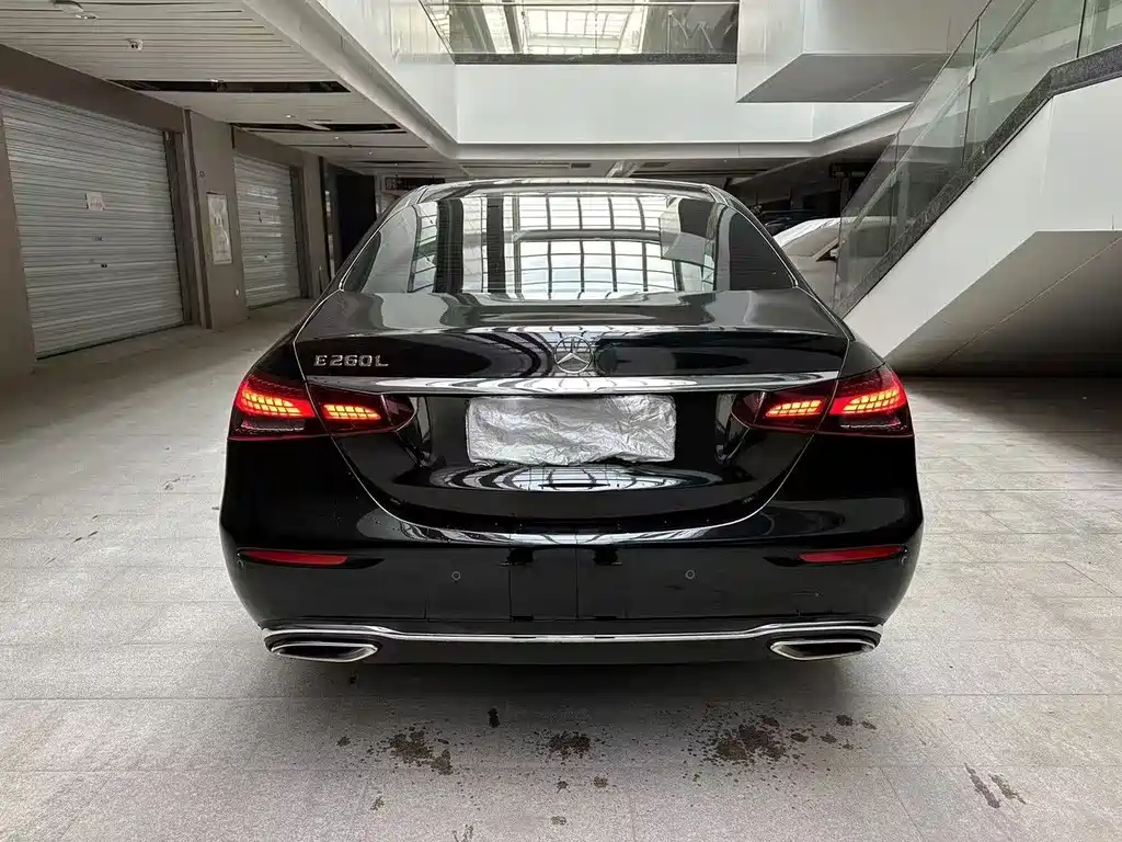 Mercedes-Benz E-Class — миниатюра 3
