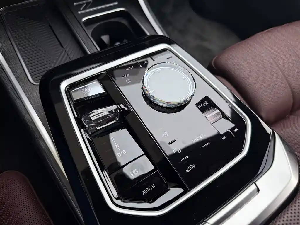 BMW i7 — миниатюра 14