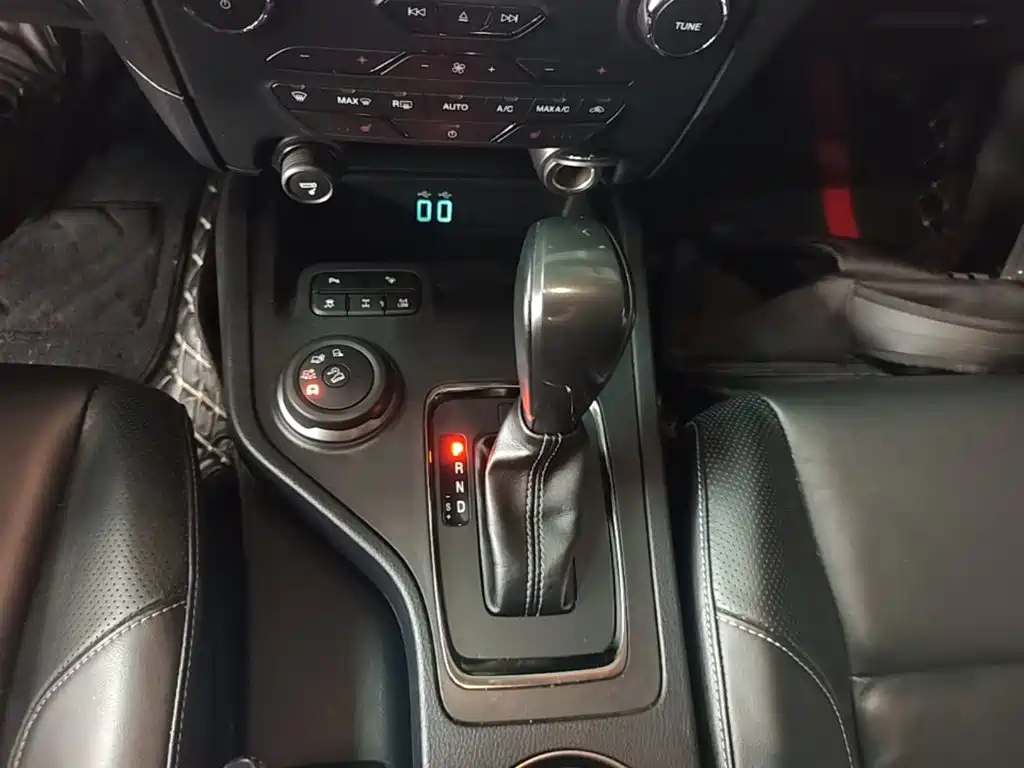 Ford Everest — миниатюра 14