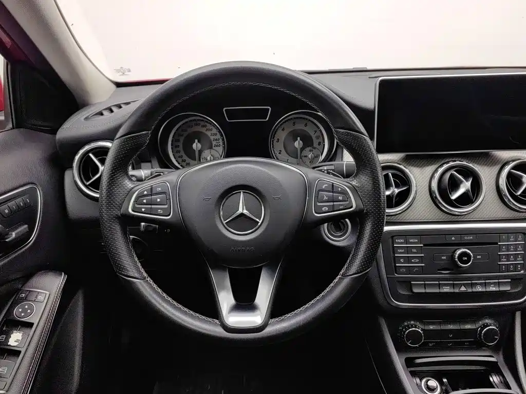 Mercedes-Benz GLA — миниатюра 11