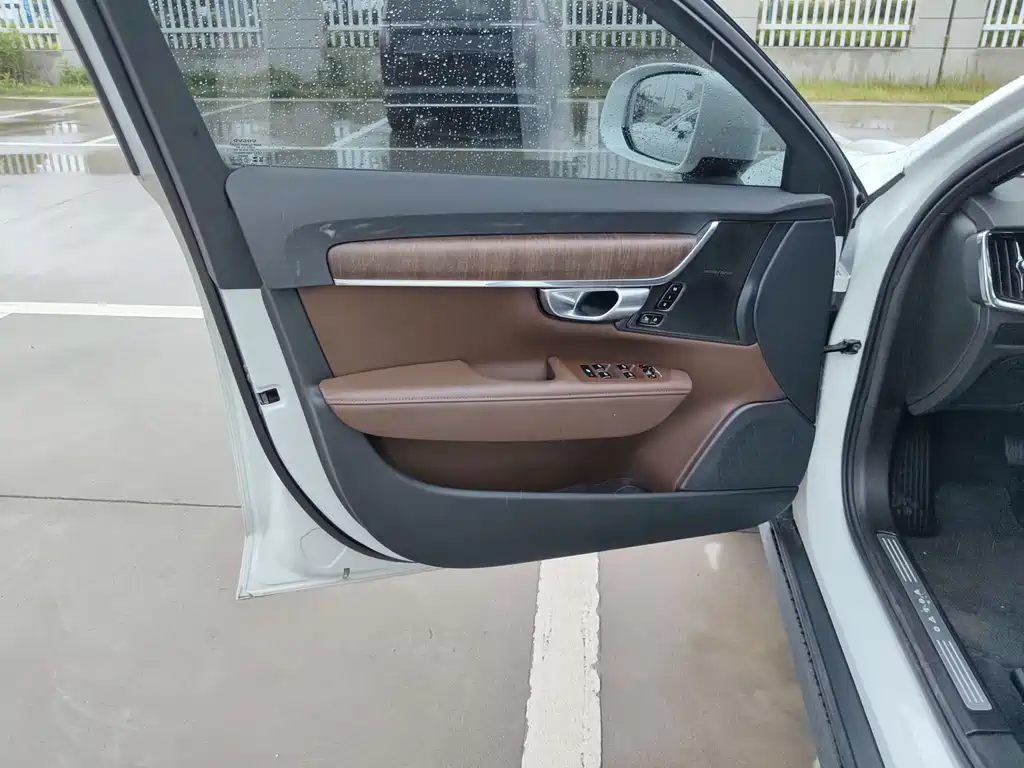 Volvo V90 2024 Cross Country B5 AWD