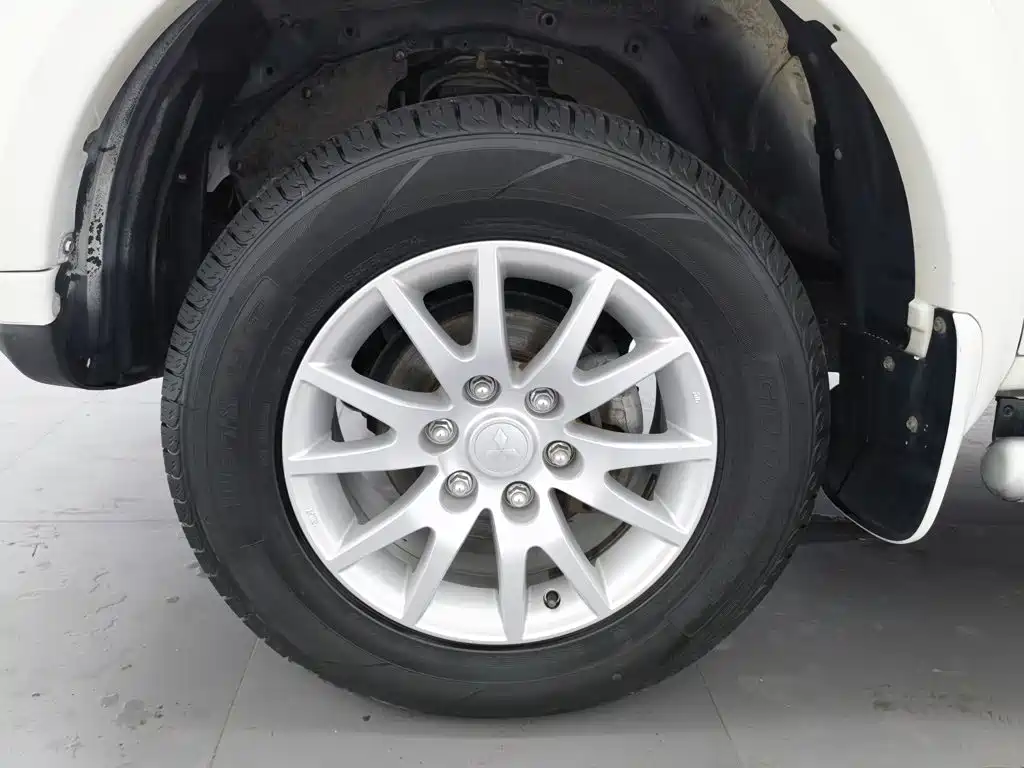 Mitsubishi Pajero Sport — миниатюра 17