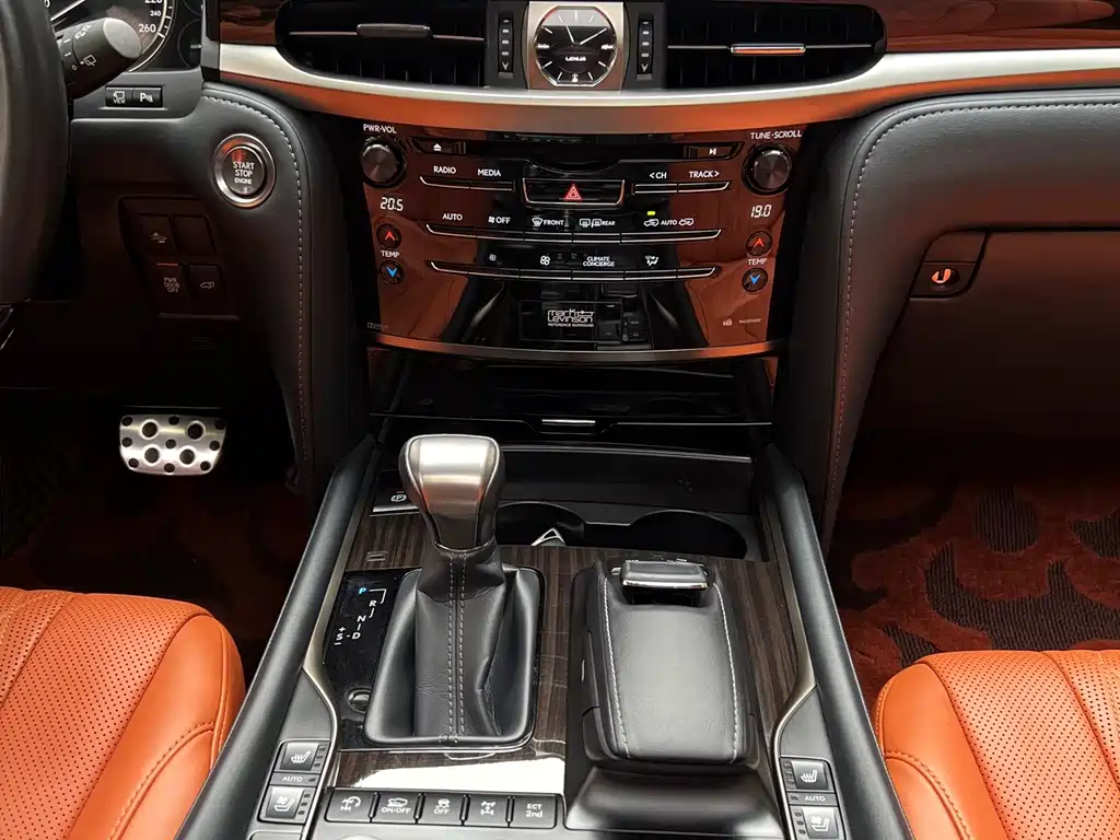 Lexus LX — миниатюра 8