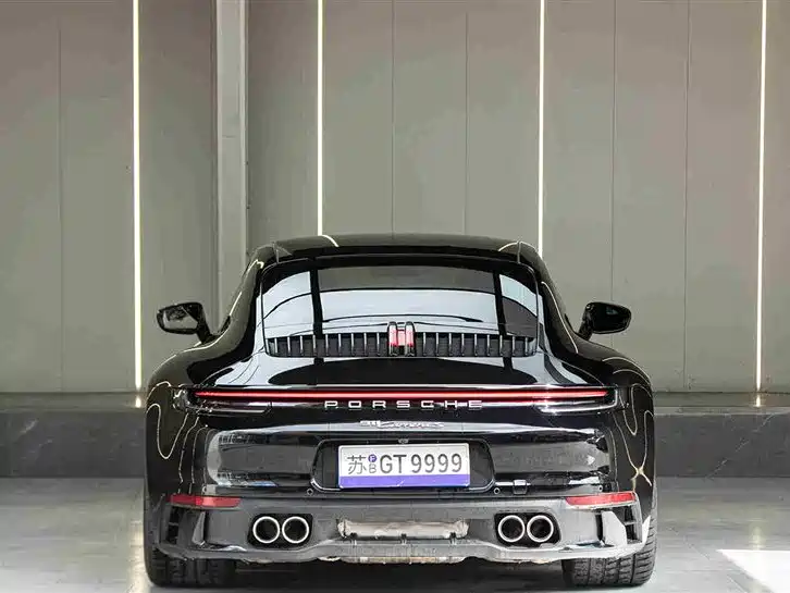 PORSCHE 911